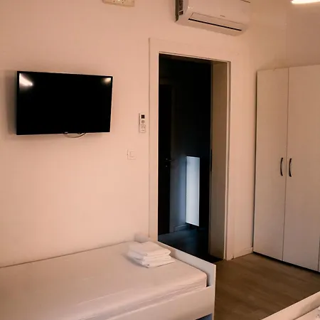 Jadran 호스텔 *